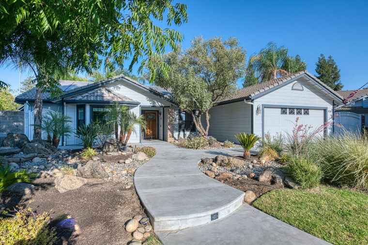 Photo of 1391 Carolina Ave Clovis, CA 93611