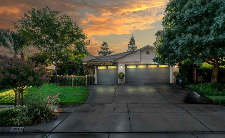 Photo of 2001 Aspen Ln Madera, CA 93637