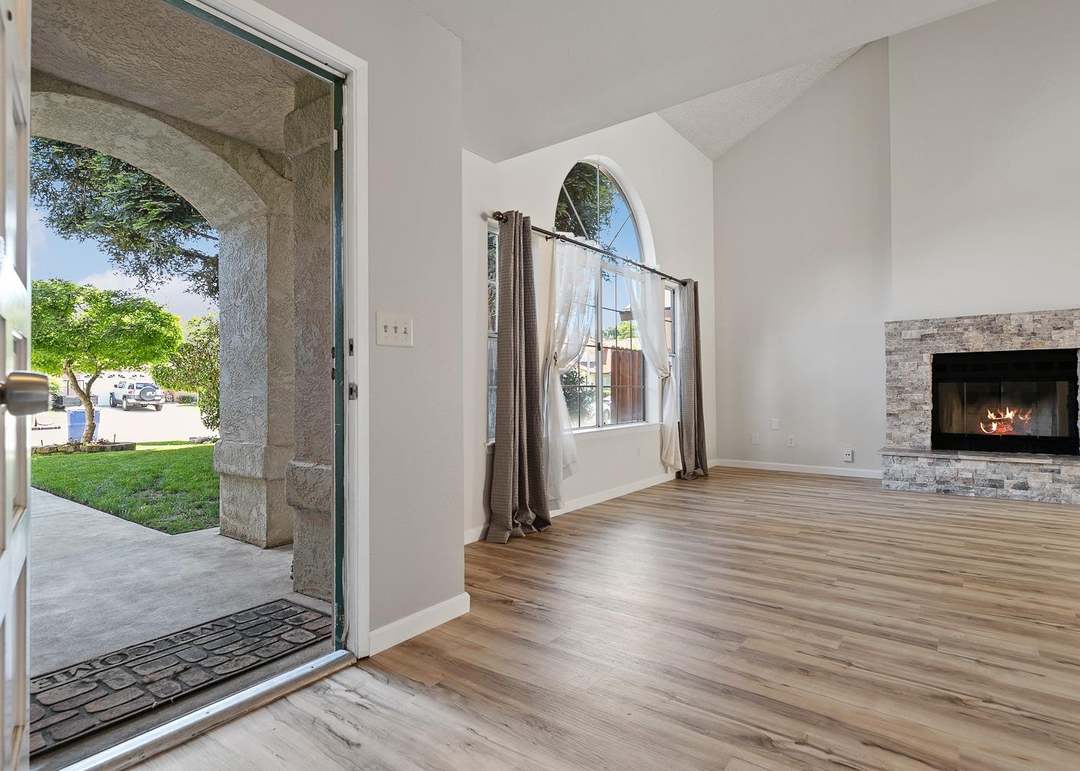9525 N Archie Ave, Fresno, CA 93720