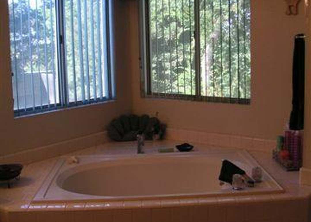 10737 N Seal Cv, Fresno, CA 93720