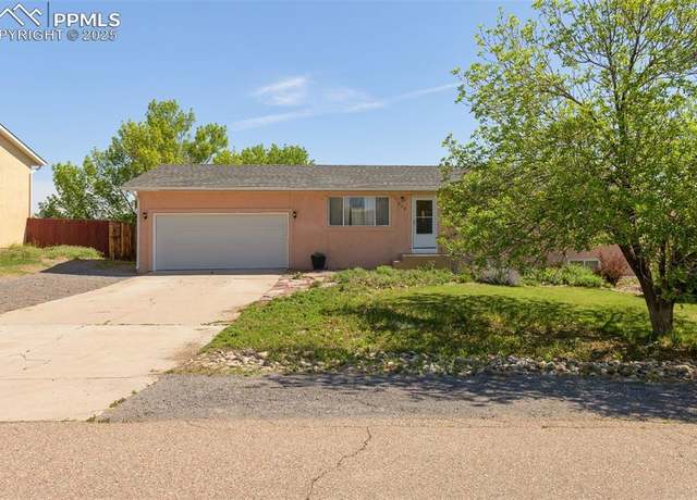 Property at 228 S Caddoa Dr, Pueblo, CO 81007, 6 beds, 3 baths