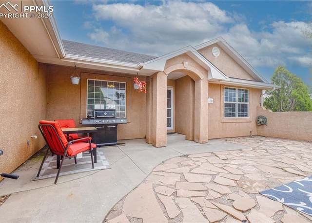 Property at 1015 S Rosa Linda Dr, Pueblo, CO 81007, 5 beds, 3 baths