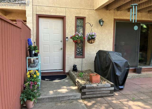 Property at 686 Echo Ln, Colorado Springs, CO 80904, 3 beds, 1.5 baths