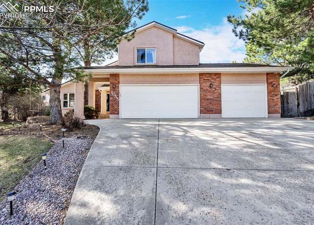Property at 1055 Hunters Ridge Dr, Colorado Springs, CO 80919, 4 beds, 3.5 baths