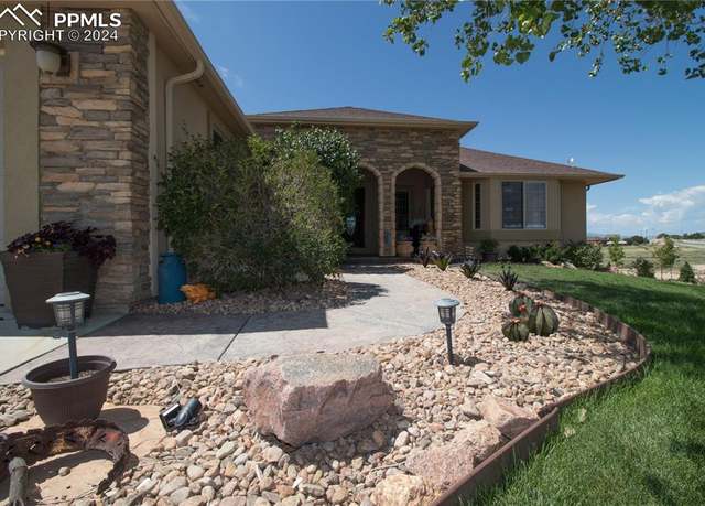 Property at 1933 Top Notch Trl, Penrose, CO 81240, 5 beds, 3 baths