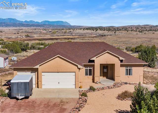 Property at 2093 W Guadalupe Dr, Pueblo, CO 81007, 5 beds, 3 baths