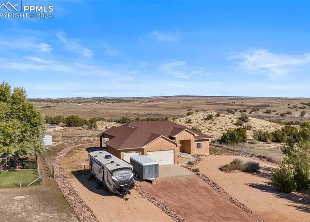 Property at 2093 W Guadalupe Dr, Pueblo, CO 81007, 5 beds, 3 baths