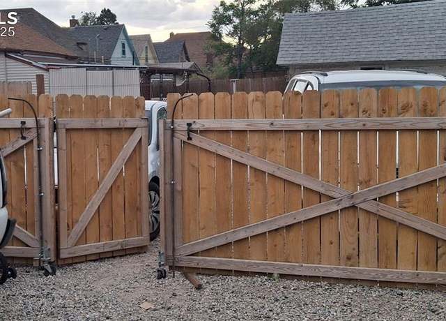 Property at 118 E Mesa Ave, Pueblo, CO 81006, 3 beds, 3 baths