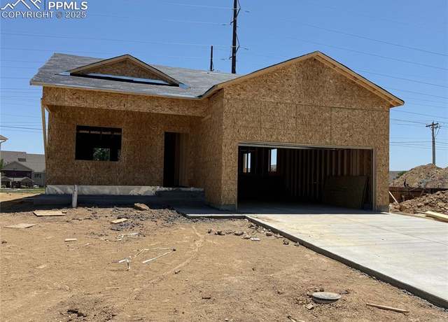 Property at 5216 Gannet Ln, Pueblo, CO 81008, 5 beds, 3 baths