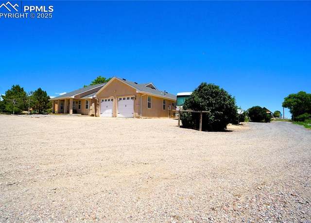 Property at 461 E Fredonia Dr, Pueblo, CO 81007, 3 beds, 2.5 baths