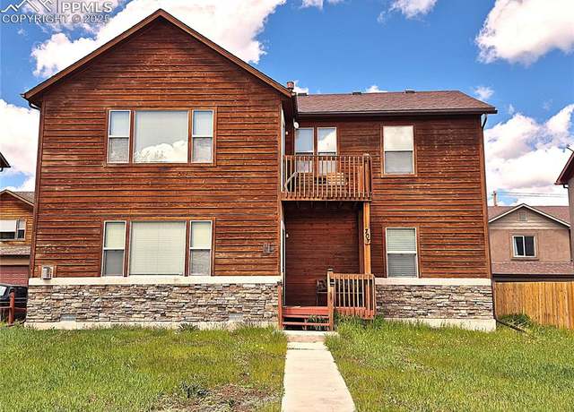 Property at 707 Valley View Dr, Woodland Park, CO 80863, 4 beds, 2.5 baths