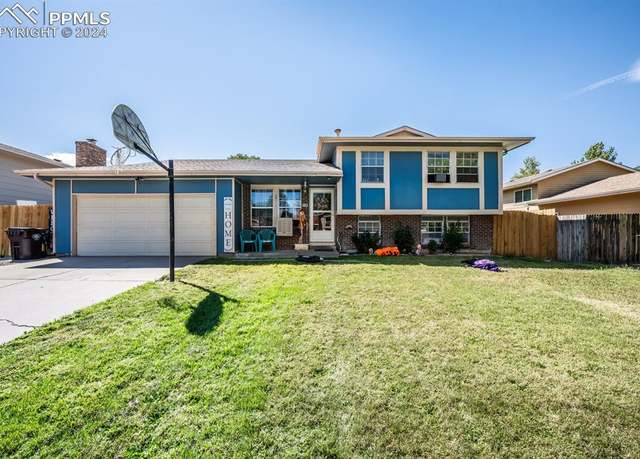 Property at 17 Glenroyal Dr, Pueblo, CO 81005, 3 beds, 2 baths