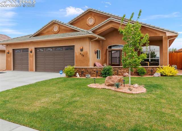 Property at 928 Plumcrest Dr, Pueblo, CO 81005, 3 beds, 2 baths