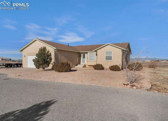 Property at 613 E Earl Dr, Pueblo, CO 81007, 5 beds, 3.5 baths