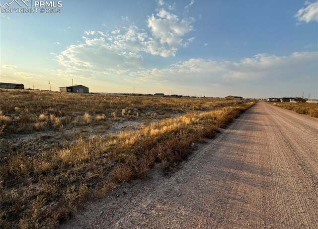 Property at 1431 N Moonbeam Dr, Pueblo, CO 81007