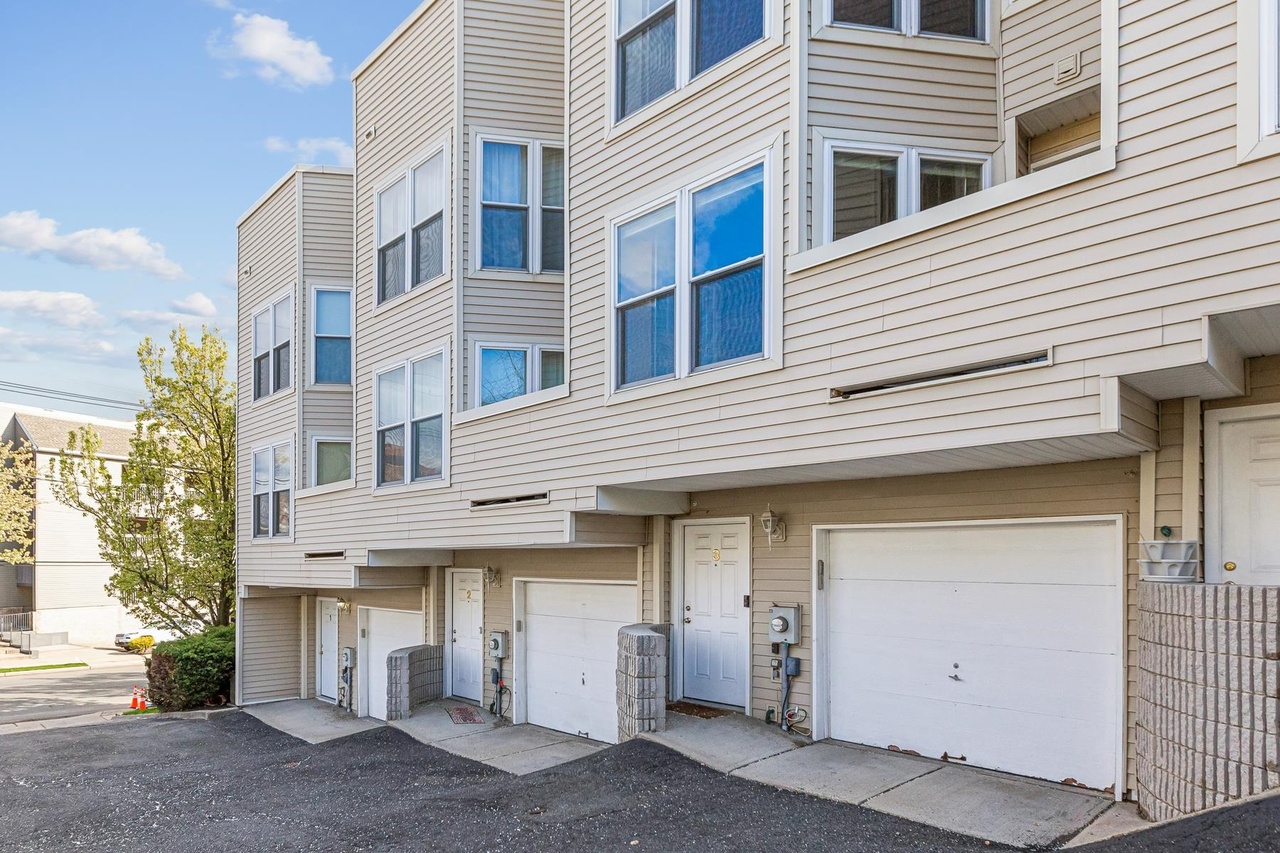 925 MAIN St #3, Hackensack, NJ 07601