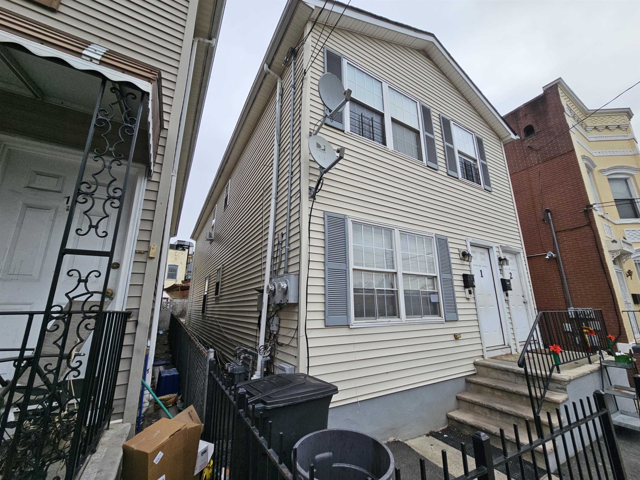 12 BAYVIEW Ave, JERSEY CITY, NJ 07305 MLS 230004266 Redfin