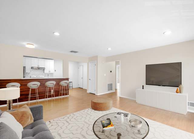 Property at 300 CROWN Ct #523, Edgewater, NJ 07020, 2 beds, 2 baths