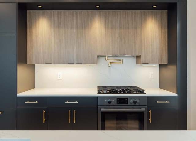Property at 177 PINE St #2, Jersey City, NJ 07304, 3 beds, 2 baths
