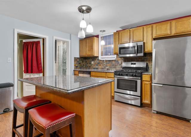Property at 10 W 15TH St, Bayonne, NJ 07002-1406, 4 beds, 2 baths