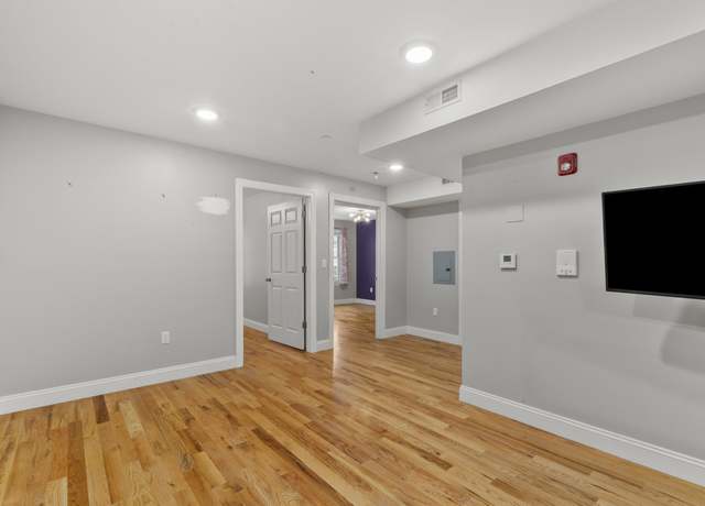 Property at 381 COMMUNIPAW Ave Unit 1B, Jersey City, NJ 07304, 2 beds, 1 bath