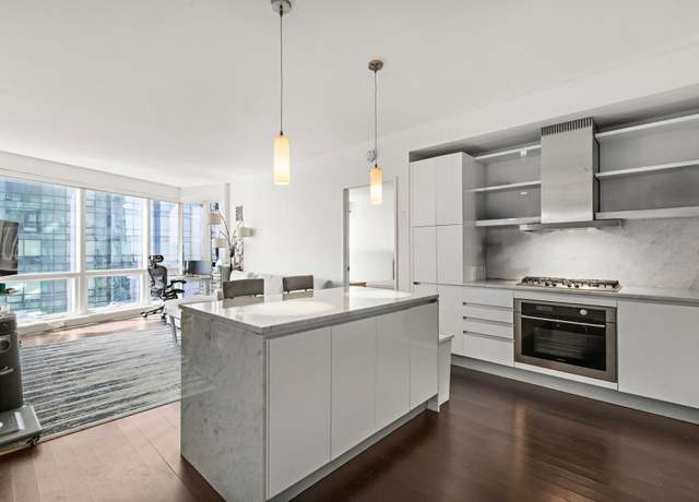 Property at 77 HUDSON St #2811, Jersey City, NJ 07302, 1 bed, 1.5 baths