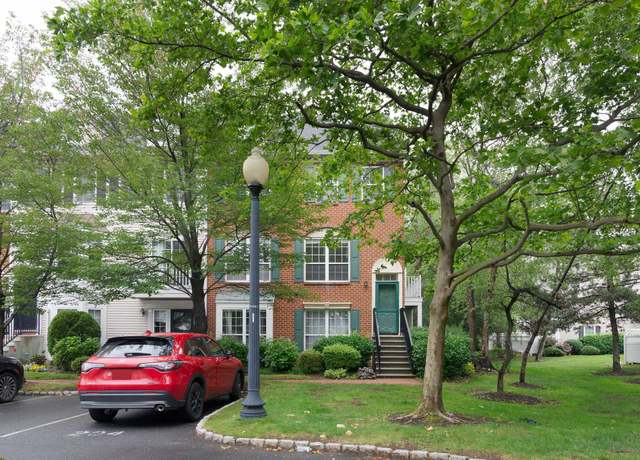 Property at 11 CRABAPPLE Ct, Jersey City, NJ 07305, 2 beds, 1.5 baths