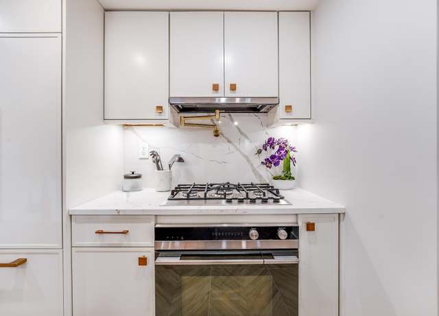 Property at 211 5TH St Unit 1L, Jersey City, NJ 07302, 1 bed, 1 bath