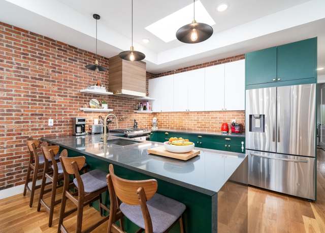 Property at 72 LINCOLN St #2, Jersey City, NJ 07307, 3 beds, 2 baths