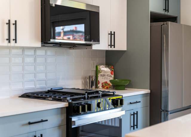 Property at 366 7TH St #1, Jersey City, NJ 07302, 3 beds, 2.5 baths