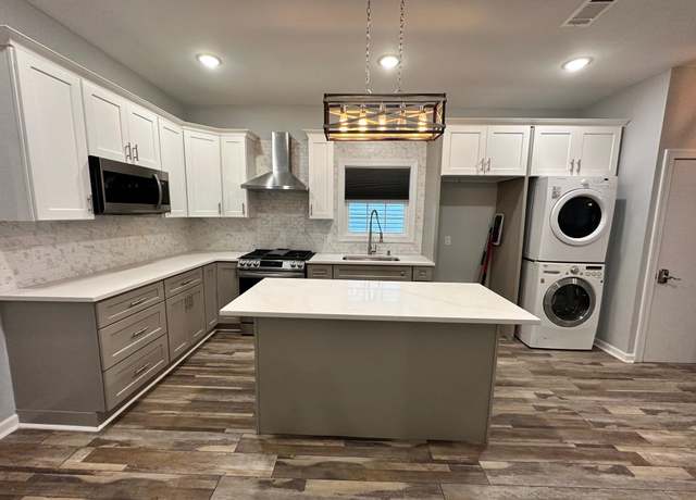 Property at 29 W 26TH St, Bayonne, NJ 07002, 7 beds, 3 baths
