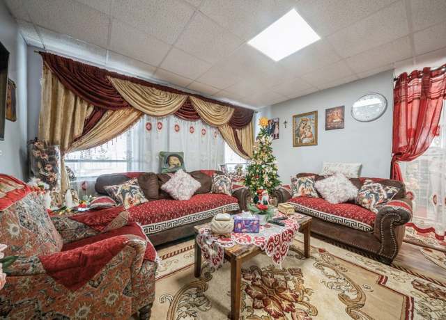 Property at 124 W 20TH St, Bayonne, NJ 07002, 4 beds, 2.5 baths