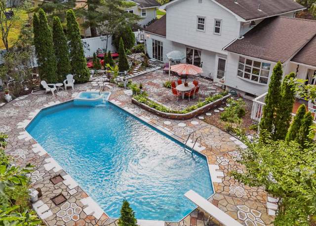 Property at 27 SQUIRE Ct, Toms River, NJ 08753, 5 beds, 2.5 baths