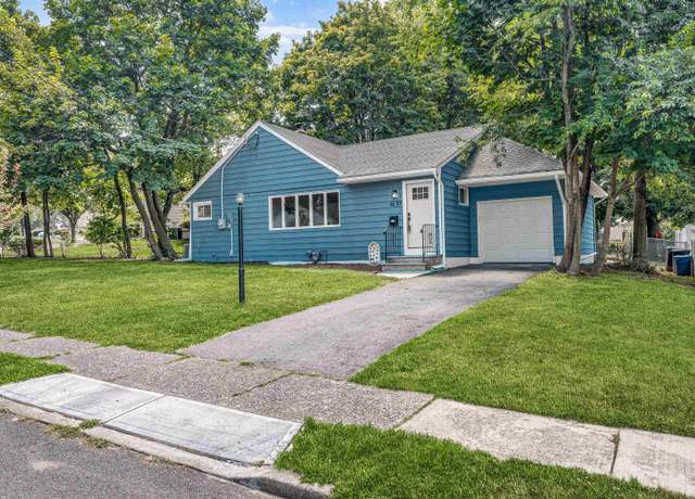 Property at 16-37 EBERLIN Dr, Fairlawn, NJ 07410, 3 beds, 1 bath