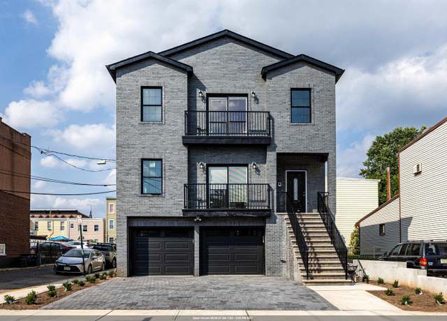 Property at 41 E 16TH St, Bayonne, NJ 07002, 7 beds, 4.5 baths