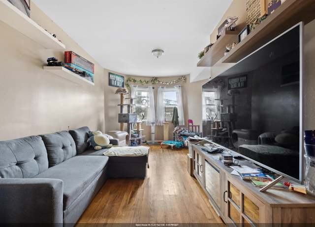 Property at 93 ASTOR St, Newark, NJ 07114, 7 beds, 3 baths
