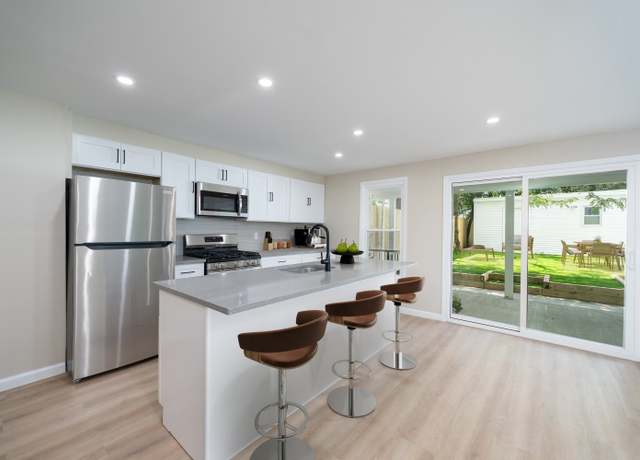 Property at 171 VAN HORNE St, Jersey City, NJ 07304, 6 beds, 5.5 baths