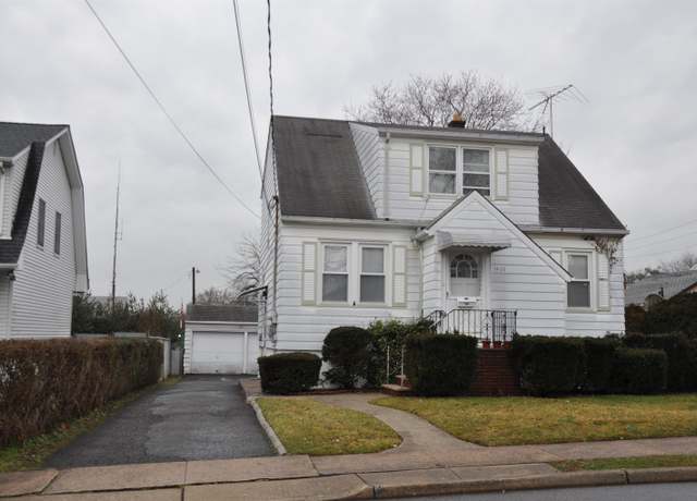 Property at 14-20 11TH St, Fairlawn, NJ 07410, 3 beds, 2 baths