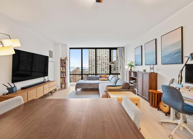 Property at 151 BAY St #2706, Jersey City, NJ 07302, 1 bed, 1 bath