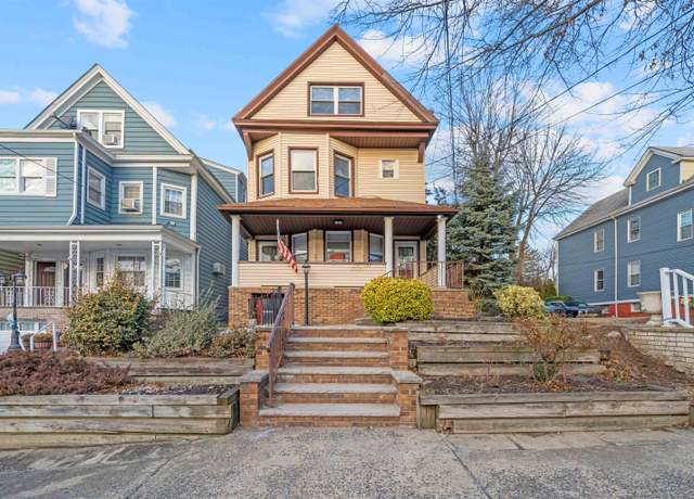 Property at 131 W 30TH St, Bayonne, NJ 07002, 6 beds, 3.5 baths