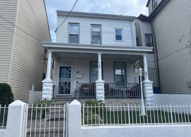 Property at 140 OAK St, Paterson, NJ 07501, 3 beds, 2.5 baths