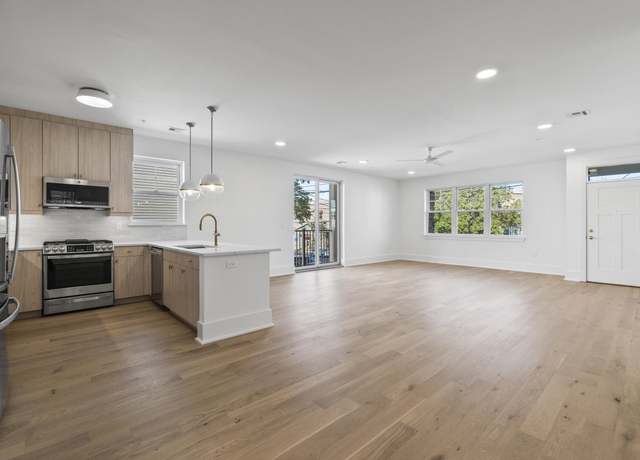 Property at 525 AVENUE E #2, Bayonne, NJ 07002, 3 beds, 2.5 baths
