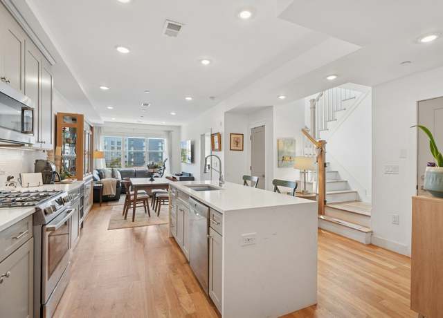 Property at 382 7TH St #4, Jersey City, NJ 07302, 2 beds, 2 baths