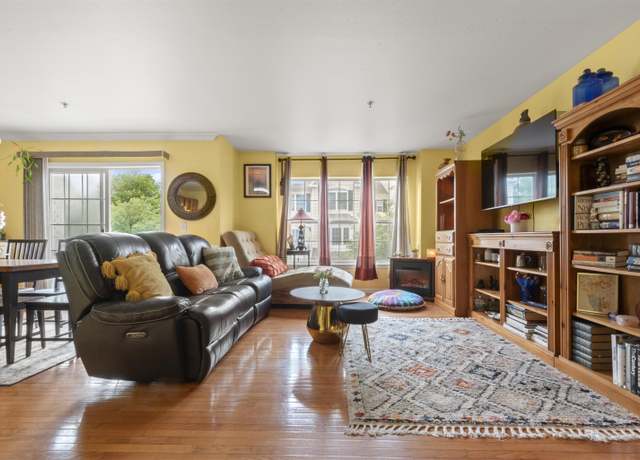Property at 6 ELCO Ct, Bayonne, NJ 07002, 2 beds, 2.5 baths