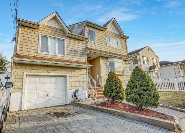 Property at 31 HILL CREST Ave, Lodi, NJ 07644, 3 beds, 3 baths