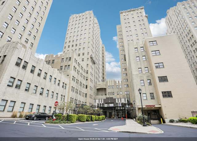 Property at 4 BEACON Way #900, Jersey City, NJ 07304, 1 bed, 1 bath