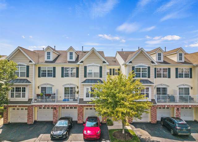 Property at 32 MARINA Dr, Bayonne, NJ 07002, 2 beds, 2.5 baths