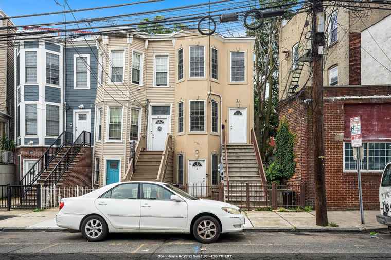 Photo of 493 MERCER St #2 JERSEY CITY, NJ 07306