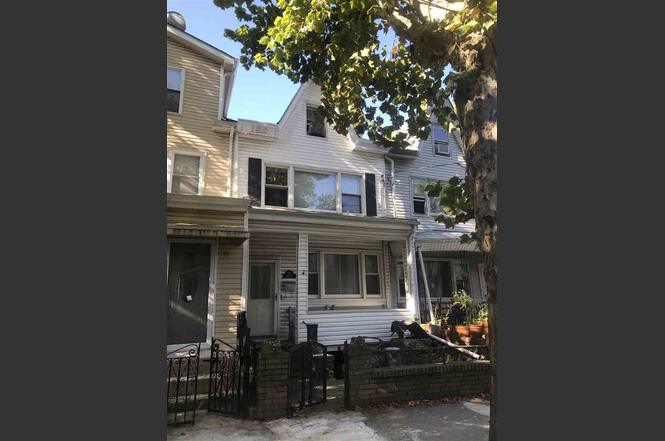 35 COURT HOUSE Pl JERSEY CITY NJ 07306 MLS# 170015660 Redfin 35 COURT HOUSE Pl JERSEY CITY NJ 07306 MLS# 170015660 Redfin