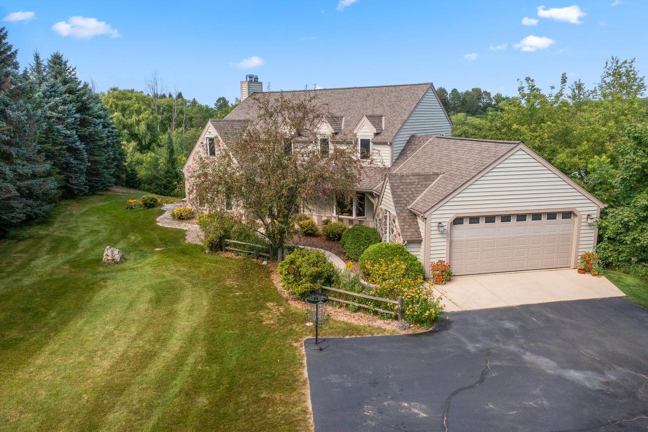 2460 Deerfield Ct, Saukville, WI 53080 MLS 1810033 Redfin